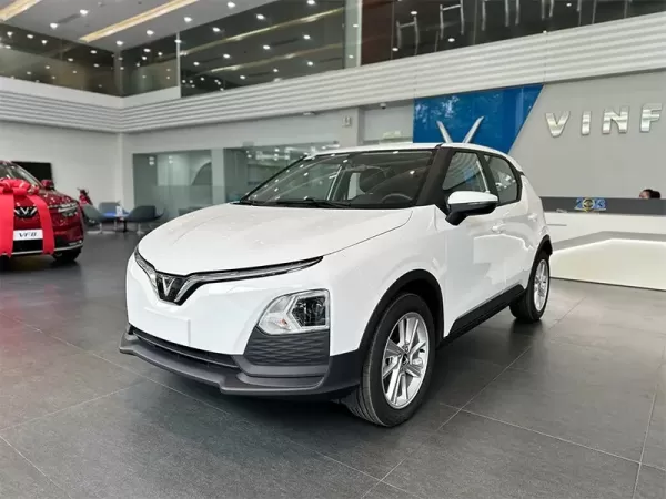 Dịch vụ thay kính chắn gió xe Vinfast VF5